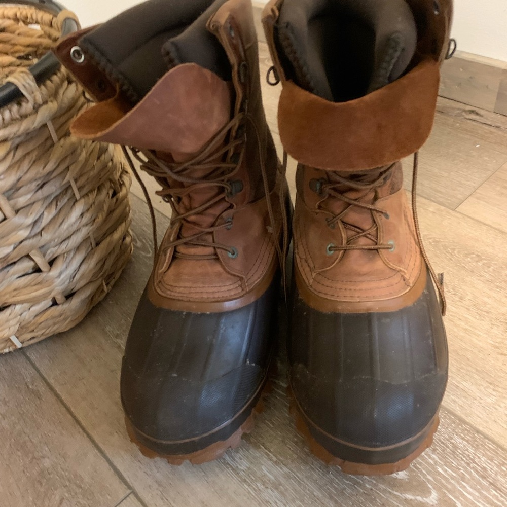 Men’s. Hunting boots. 9